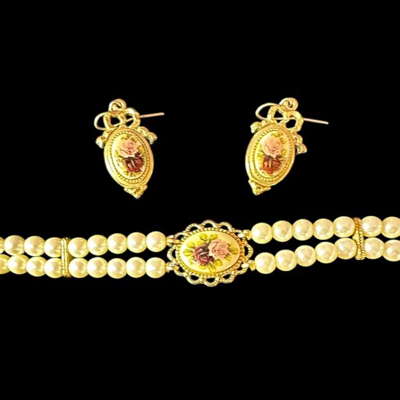 Vintage Victorian Style Floral Faux Pearl Bracelet W/ Matching Earrings - Picture 4 of 15